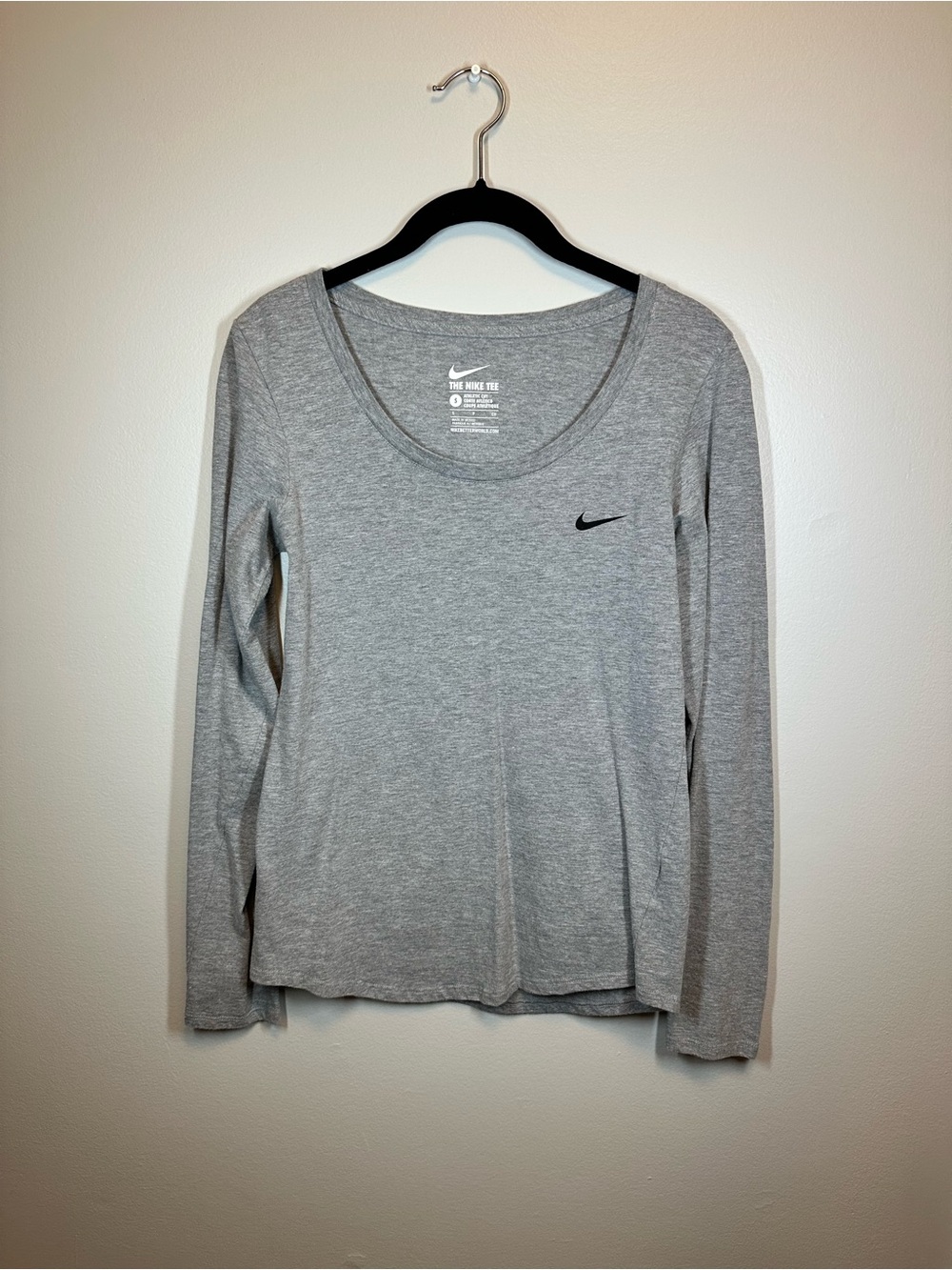 Nike Women's Long-Sleeve Scoop Neck Tee - Light Gray
